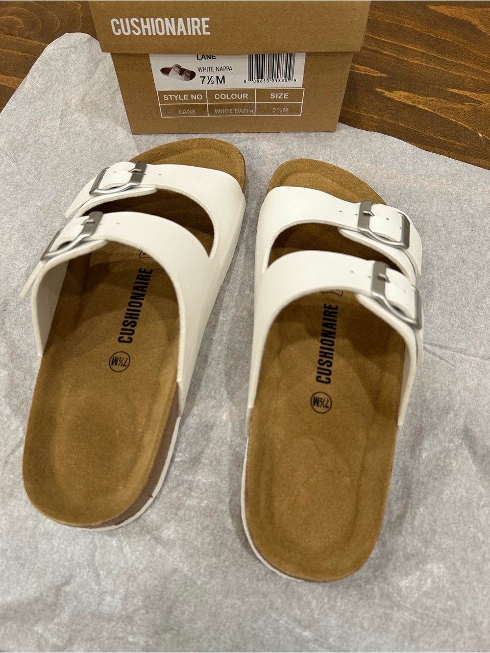 Cushionaire Lane White Nappa Women’s Sandals Size 7.5. New